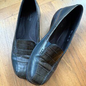 Clarks Leather Slip on Loafer 8.5M Navy